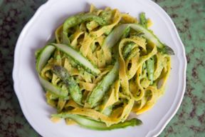 Pesto di asparagi, piselli e menta