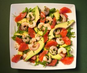 Insalata di avocado, pompelmo e gamberi