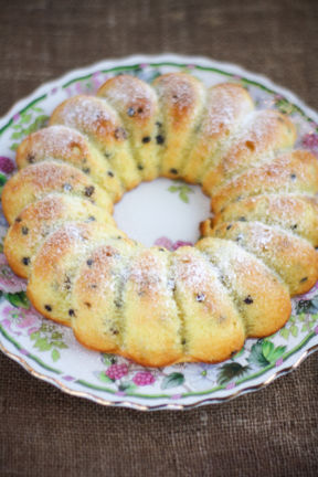 Ciambella alla ricotta, uvetta e cioccolato