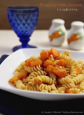 Fusilli con zucca e ragù di soia