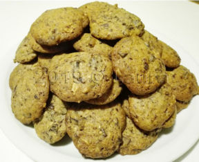 Biscotti alle arachidi e gocce di cioccolato