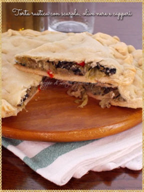 Torta rustica con scarola, olive nere e capperi