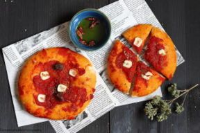 Pizza alla marinara, pomodoro, aglio e origano