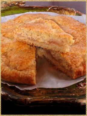Torta ripiena di purea di mela alla cannella