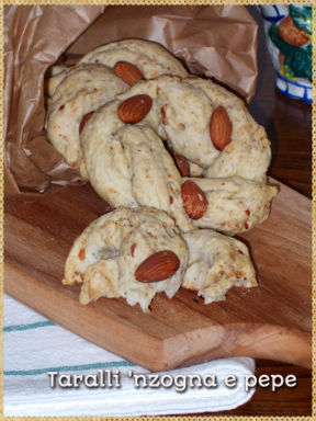 Taralli 'nzogna e pepe