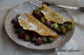 Crepes con crema di nocciola, Nergi e frutti di bosco