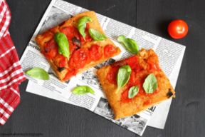 Pizza al filetto di pomodoro fresco e olio piccante