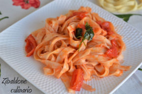 Tagliatelle di albumi al sugo di pomodoro fresco