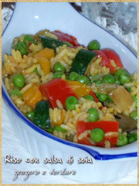 Riso con salsa di soia, zenzero e verdure