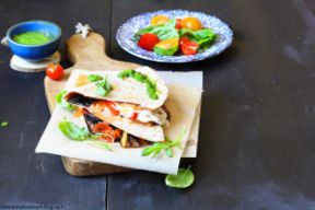 Piadina integrale con melanzane  e mozzarella