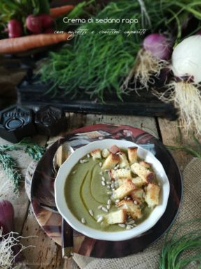 Crema di sedano rapa con agretti e crostini saporiti