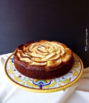 Torta di mele e yogurt al profumo di limone