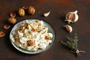 Tagliatelle col pesto di ricotta e noci