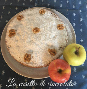 Torta di mele con uvetta e pinoli