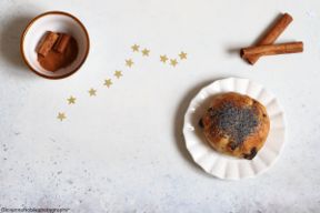 Panini con cannella, uva passa e cioccolato