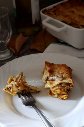 Lasagne con zucca, funghi pleaturus e salsiccia