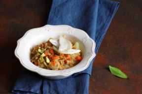 Pasta e patate con scamorza e pistacchi