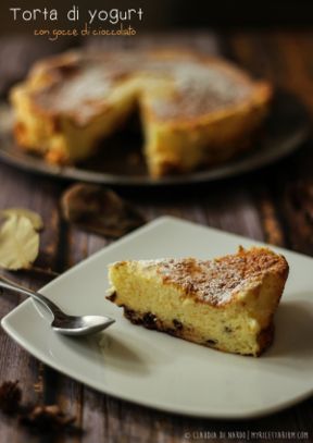 Torta di yogurt con gocce di cioccolato (senza farina, senza burro, senza olio)