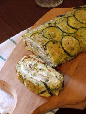 Rotolo di zucchine farcito con ricotta, erba cipollina e zenzero