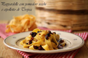 PAPPARDELLE CON POMODORI SECCHI E CIPOLLOTTO DI TROPEA