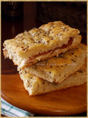 Focaccia Classica della Locanda Locatelli con semi misti