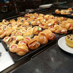 Nuovo look e nuova proposta gastronomica per il bar Antonini di Roma.