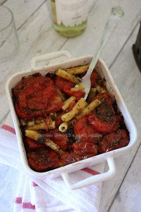 Pasta al forno cotta a crudo con pomodori San Marzano e capperi