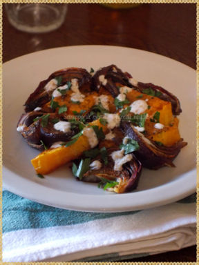 Zucca e cipolle rosse al forno con tahini