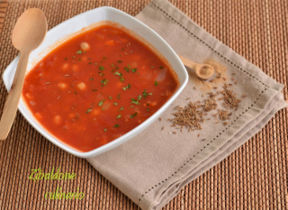 Zuppa speziata di pomodori e ceci