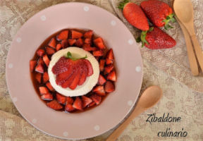 Dolce di ricotta al miele con fragole all'aceto balsamico di Modena