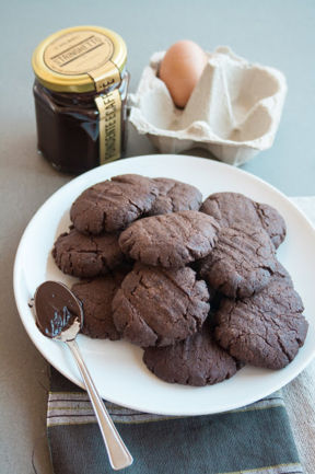 Biscotti al cacao con crema fondente e caffè Stringhetto