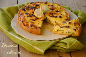 Torta salata con zucchine, feta e limone