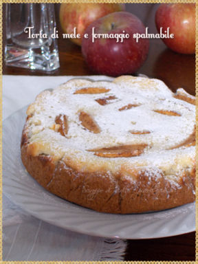 Torta di mele e formaggio spalmabile