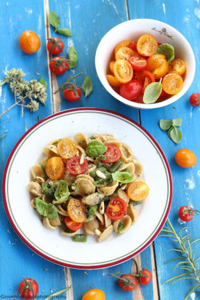 Orecchiette con pesto di rucola e pomodorini