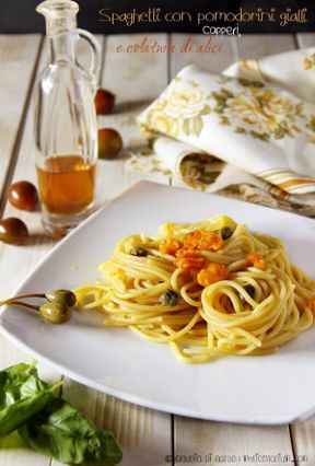 Spaghetti con pomodorini gialli, capperi e colatura di alici