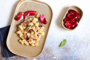 Gnocchi di patate con taleggio e radicchio