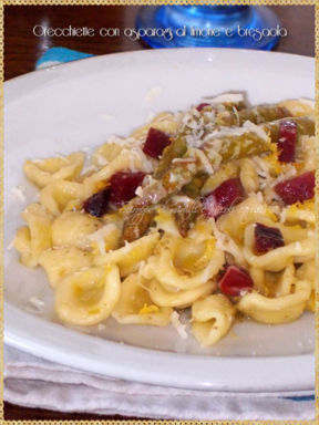 Orecchiette con asparagi al limone e bresaola