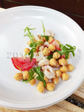 Insalata con gamberetti e ceci