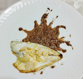 Filetti di orata con salsa di radicchio
