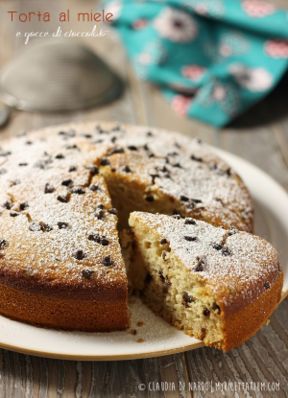 Torta al miele e gocce di cioccolato (senza uova, senza zucchero, senza burro)