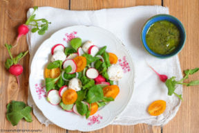 Insalata con polpettine di ricotta e valeriana