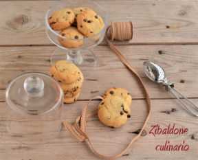 Biscotti al burro di arachidi e gocce di cioccolato