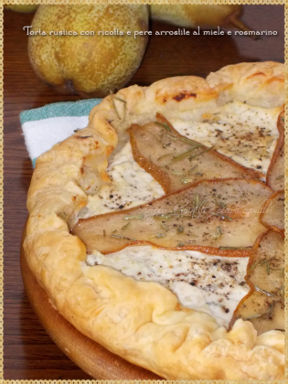 Torta rustica con ricotta e pera arrostita al miele e rosmarino