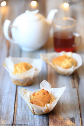 Muffin con scamorza e nocciole
