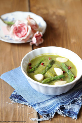 Crema di asparagina con mandorle