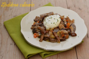 Ragu di funghi con uovo in camicia