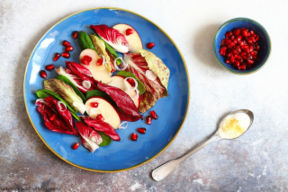 Insalata con cicorini e melagrana