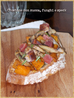 Crostone con zucca, funghi e speck