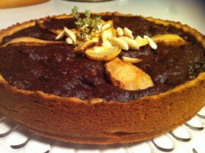 Crostata con frangipane al cioccolato e pere