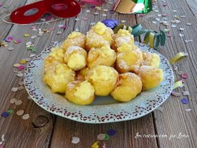 Zeppole di carnevale alla crema